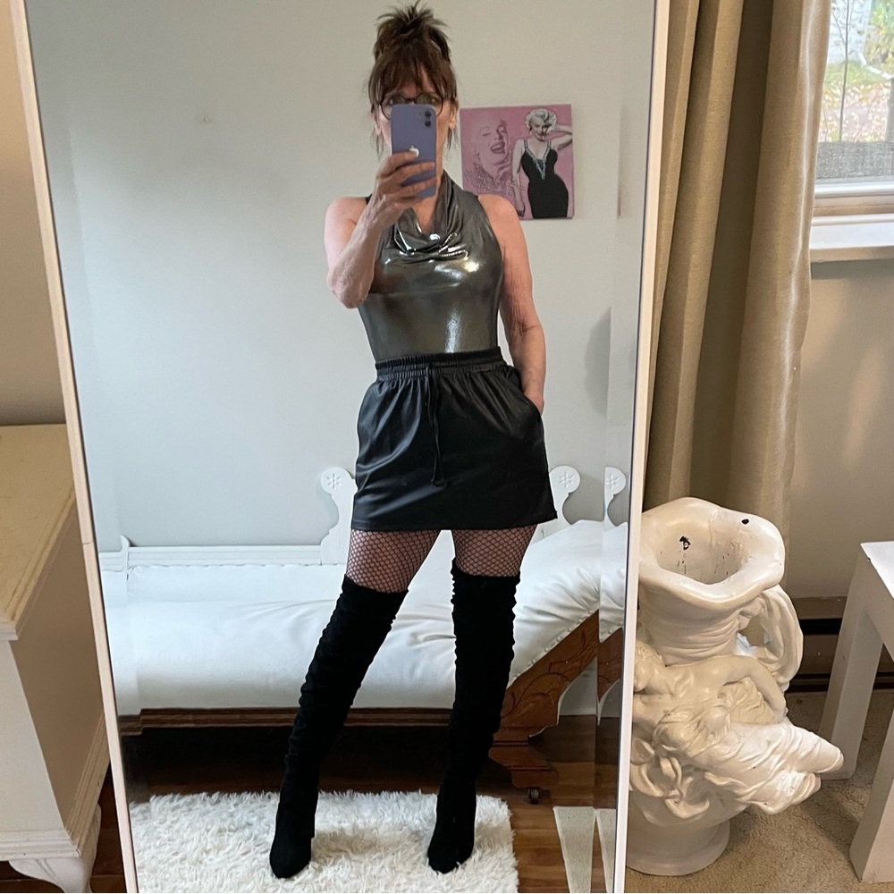 BLACK FAUX LEATHER SKIRT STRETCH WAIST POCKETS SHINESTAR